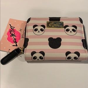 Brand new Betsy Johnson Zippy wallet